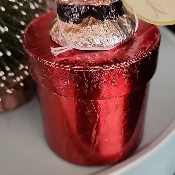 Christmas Santa  Cylinder Surprise Box - Picture 5 of 6